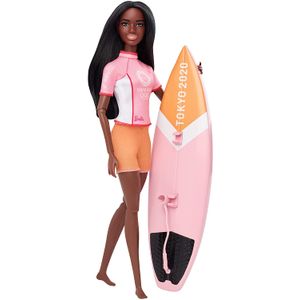 Muñeca de surfista con uniforme de surf