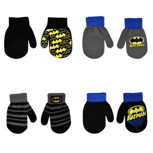 DC Comics Juego de 4 pares de manoplas de acrílico, varios diseños de superhéroes, para niños de 2 a 4 años