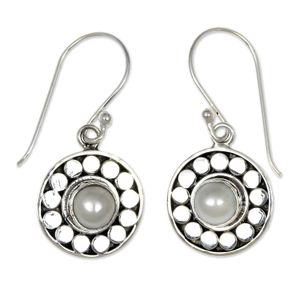 NOVICA Blanco Perla Agua Dulce Cultivadas Plata de ley 925. Dangle arete "Sunny Day