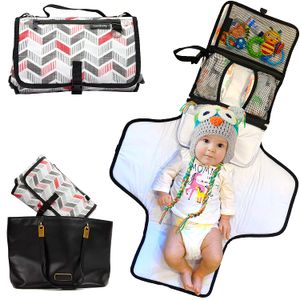 Cambiador de pañales para bebé, cambiador portátil – perfecto para bebés y bebés – con almohada acolchada, correa para cochecito, asa de transporte, c