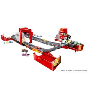 Disney/Pixar Cars transformando Mega Mack vehículo