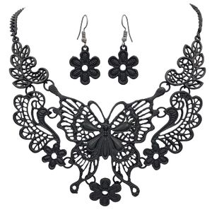 Dulce aspecto de filigrana de encaje Boutique collar de declaración – varios colores