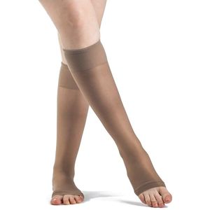 Sigvaris Mujer Sheer Moda 120 puntera abierta manguera de pantorrilla de compresión 15 – 20 mmHg, Marrón topo